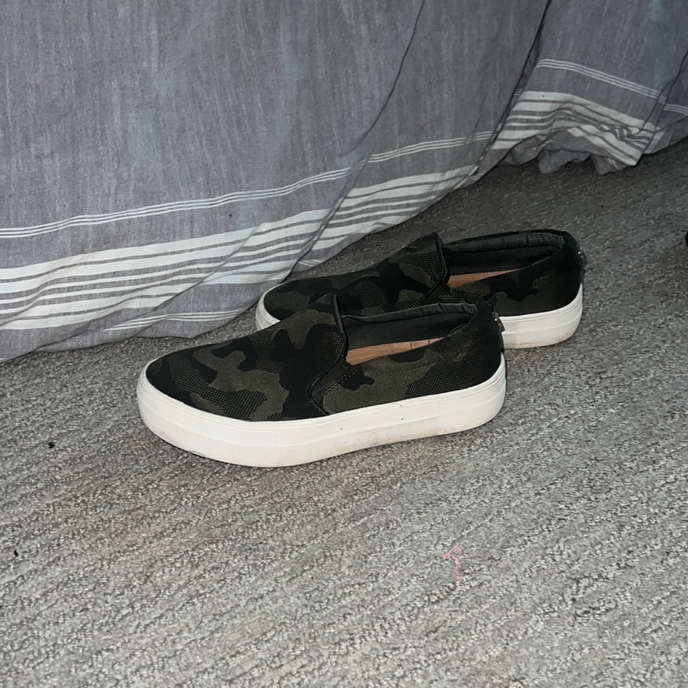Steven Madden Camo Slide On